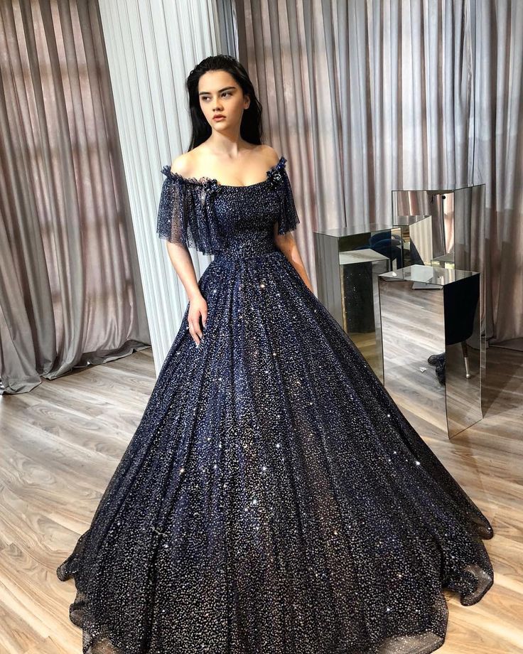 Sparkly navy blue dress by Lena Berisha - starry night wedding inspiration Starry Night Prom, Starry Night Dress, Starry Night Wedding, Garden Party Dresses For Women, Dresses For Women Over 50, Hi Friend, Prom After Party, Dresses Dinner Party, Strapless Prom Dress