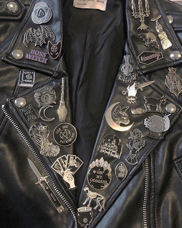 Battle Jacket, Diy Jacket, Estilo Punk, Looks Black, Punk Outfits, Alt Fashion, Soft Grunge, Grunge Style, Black Leather Jacket