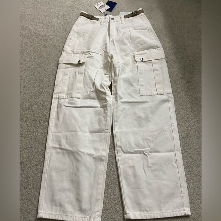 Brand New White Parachute Pants With Hip Pockets For Streetwear, White Utility Parachute Pants With Belt Loops, Utility White Parachute Pants With Belt Loops, White Cargo Pants With Hip Pockets For Streetwear, White Baggy Utility Jeans, White Utility Pants With Belt Loops, White Utility Cargo Jeans With Belt Loops, White Streetwear Bottoms With Belt Loops, White Bottoms With Belt Loops For Streetwear