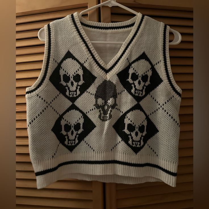 Never Worn No Flaws Edgy White Top For Fall, White Grunge Tops For Fall, White Grunge Top For Fall, Edgy White Tops For Winter, Edgy White Winter Top, Skull Vest, Crochet Skull, Skull Sweater, Crochet Vest