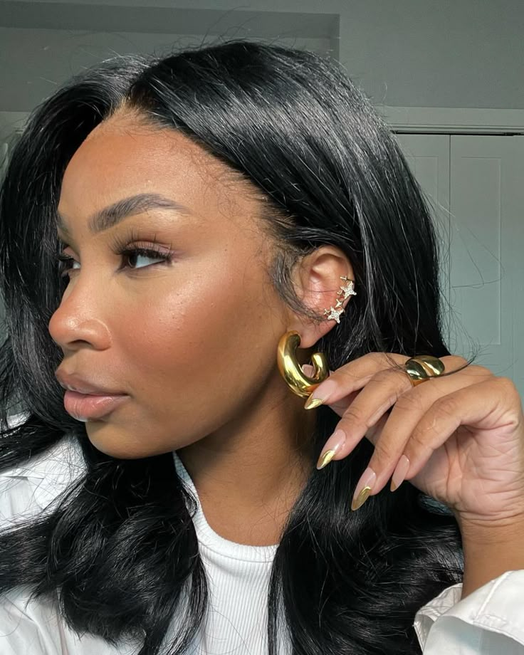 Cute Going Out Outfits, Aaliyah Jay, Classy Baddie, Small Gold Hoops, Curl Styles, Hair Laid, Long Bob Hairstyles, Dreadlock Hairstyles, Dewy Skin