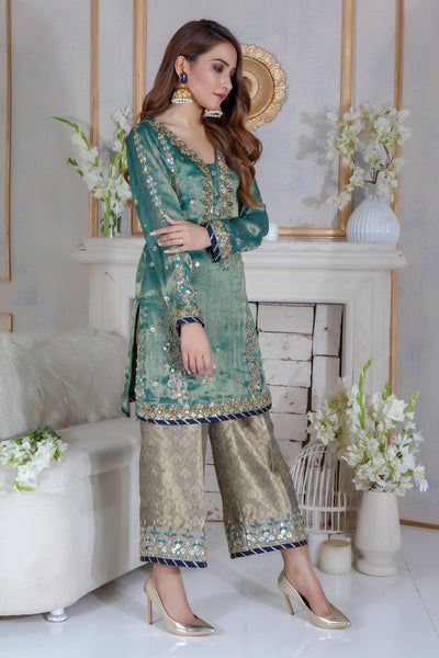 Bollywood Women, Orang India, Designer Salwar Kameez, Pakistani Formal Dresses, Luxury Pret, Pakistani Party Wear, Gaun Fashion, Pakistani Wedding Outfits, Pakistani Dresses Casual