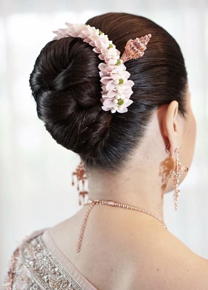 Thailand Bride, Bride Bun, Indian Pants, Bun Style, Big Bun Hair, Big Bun, Bun Styles, Best Wedding Hairstyles, Bun Hair