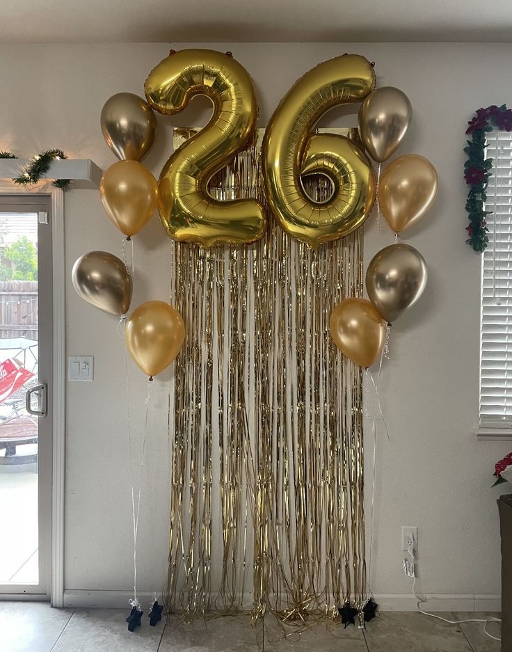 number 26 helium balloon and gold fringe tassel backdrop Helium Balloon Bouquet, Golden Birthday Themes, Background Balloons, Gold Theme Birthday, Backdrop Simple, Gold Theme Party, Golden Birthday Parties, Balloon Bouquet Diy, Diy Birthday Backdrop