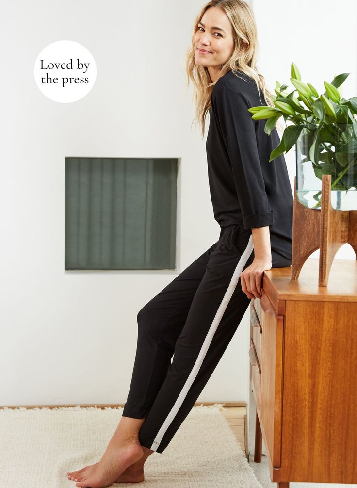 Chelsea Pant – Baukjen Relaxed Blazer, Pocket Craft, Jersey Trousers, Boyfriend Cut, Perfect Jeans, Jersey Design, Tailored Trousers, Side Stripe, Off Duty