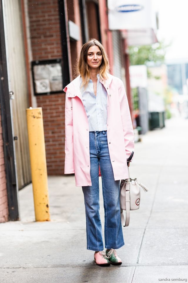 Pink raincoat Hot And Rainy Weather Outfits, Pink Raincoat Outfit, Summer Rain Outfit, Rains Raincoat, Rainy Weather Outfits, Stutterheim Raincoat, Cute Raincoats, Hot Weather Outfits, Pink Raincoat