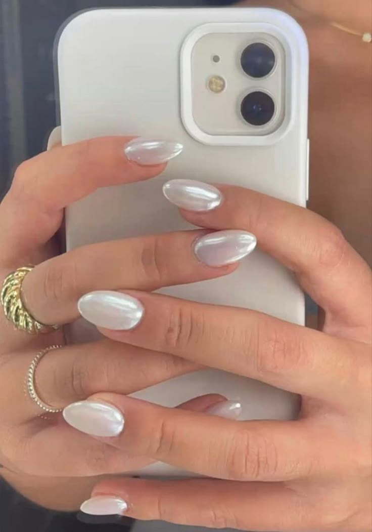 Best Summer Nail Color, Summer Nail Color, White Chrome Nails, Hoco Nails, Nail Color Trends, Makijaż Smokey Eye, Pearl Nails, Trends For 2024, Summer Nails Colors