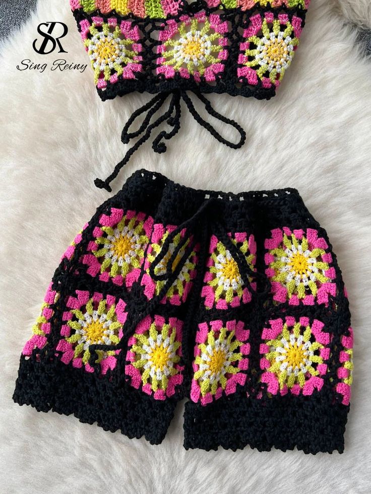 SPECIFICATIONSBrand Name: SR.SingreinyAge: 25-34Material: POLYESTERMaterial: Cotton BlendsMaterial: VinylonElasticity: Medium StrecthFabric Type: Knitted FabricStyle: BohemianPattern Type: FloralFit Type: Regulai FitDecoration: hollow outGender: WOMENRelease Date: Winter 2022Clothing Patterns: SLIMClothing Length: shortPlace Of Origin: China (mainland)Pant Length(cm): shortsCollar: HalterClosure Type: PulloverSleeve Style: regularMaterial Composition: synthetic fiberPant Style: regularOrigin: Mainland ChinaCN: GuangdongPant Closure Type: Elastic WaistSeason: SummerSleeve Length(cm): sleevelessDresses Length: Above Knee, Mini Beach Suit, Vintage Midi Dresses, Knitted Suit, Long Beach Dress, Floral Fit, Bohemian Pattern, Mini Short, Mini Shorts, Long Sleeve Knit Tops