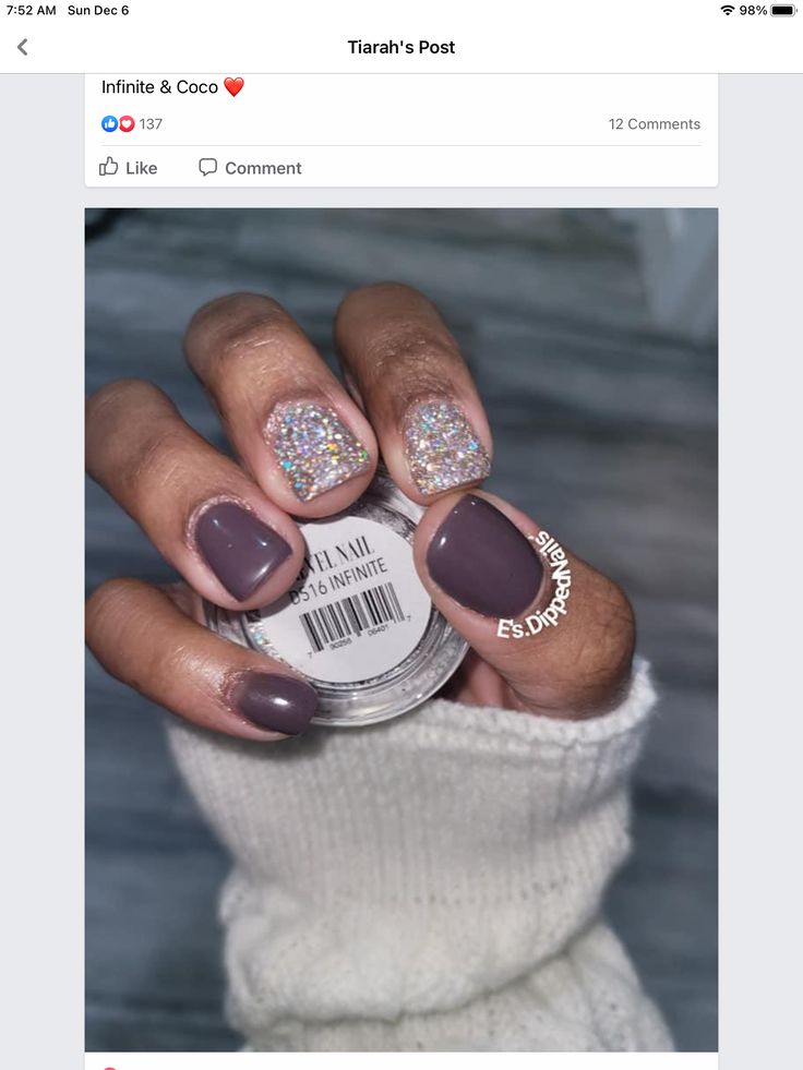 Nails Color For Winter, Late January Nail Ideas, Dip Powder Nails Holiday, Cute Powder Dip Nails, Family Photo Nails, Autumn Nails Dip Powder Short, Nail Dipping Powder Designs Winter, Winter Nail Colors Dip Powder, Nuteral Nails Cute Design