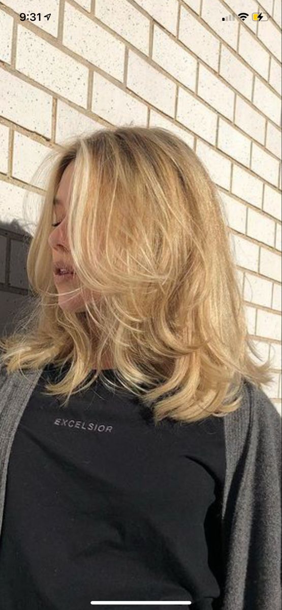 Blonde Hair W Curtain Bangs, Haircuts For Awkward Length, Short Blonde Hair Face Frame, Blonde Haircut Fine Hair, Blond Short Layered Hair, Haircut Inspo Fine Hair, Natural Blonde Mid Length Hair, Blonde Hair With Layers Medium, Shoulder Length Blonde Hair Layers