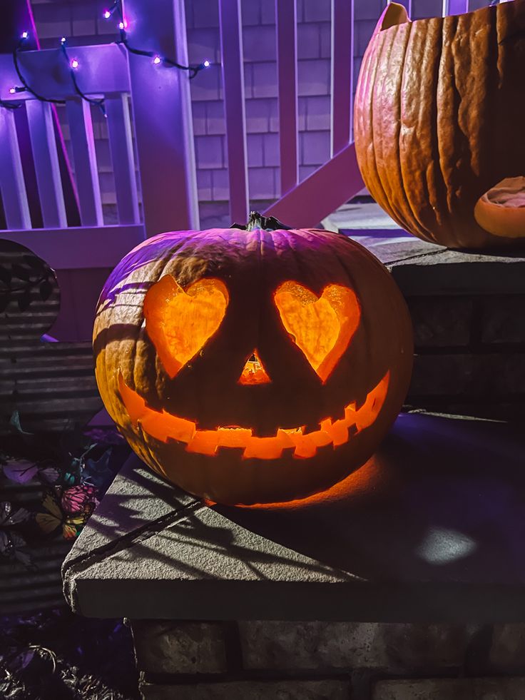 Pumpkin carving idea Pumpkin Heart Carving, Heart Carved Pumpkin, Skeleton Carving Pumpkin, Pumpkin Carving Ideas Coquette, Easy Girly Pumpkin Carving Ideas, Pumpkin Carving Date Ideas, Preppy Halloween Pumpkin Carving, Girly Carved Pumpkins, Pumpkin Carving Date Night