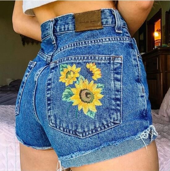 Loose Fit Denim, Painted Clothes Diy, Vintage Jean Shorts, Embroidered Denim Shorts, Diy Vetement, Fashion Bottoms, Painted Jeans, Summer Denim, Pants Vintage