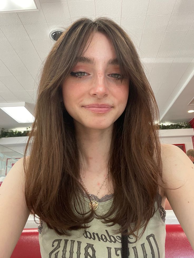 Midlength Haircuts With Layers And Curtain Bangs, Blowout Hair 90s, 70s Blowout Hair, 70s Layered Hair, 70s Haircut, Curtain Bangs Thick Hair, Layers With Curtain Bangs, 70s Haircuts, Haircut Blowout