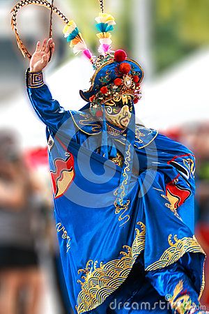 Bian Lian is an ancient Chinese dramatic art that is part of the more general Sichuan opera. Performers wear brightly colored costumes and move to quick, dramatic music. Sichuan Opera Face Changing, Bian Lian, Dramatic Art, Dramatic Music, Chinese Opera, Face Change, Dragon Dance, Dramatic Arts, Chinese Ancient