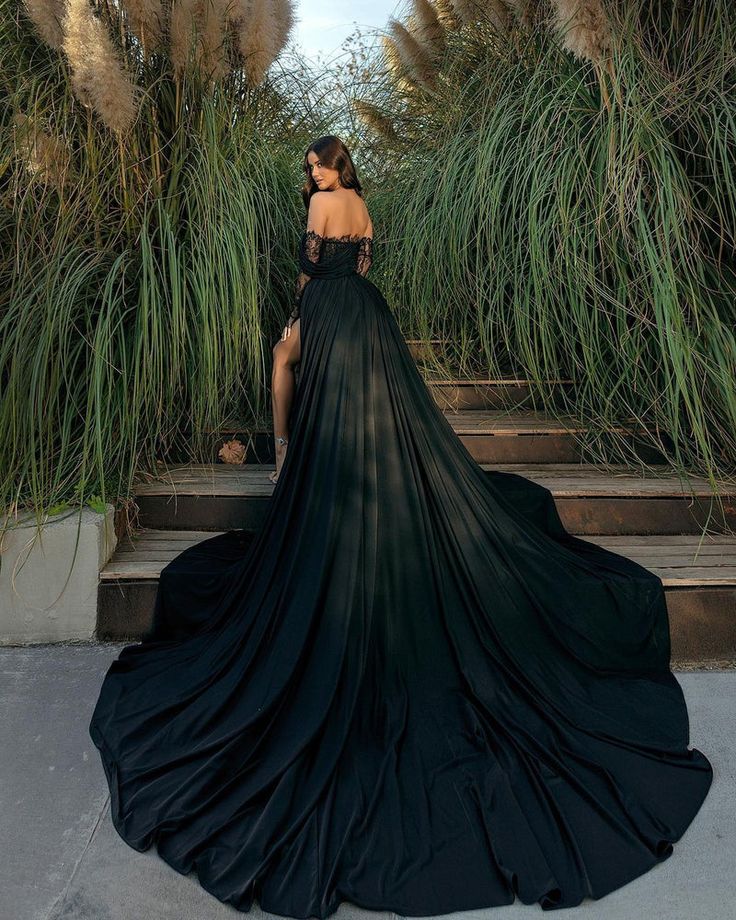 Black Long Sleeve Prom Dress, Halloween Wedding Dresses, Best Formal Dresses, Long Sleeve Prom, Poses Photography, Black Prom Dress, Perfect Prom Dress, Prom Dresses Online, 25th Birthday