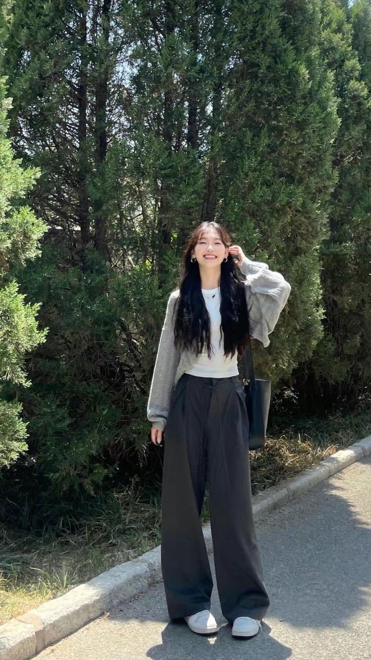 Modest Trendy Outfits Casual, Jung Somin, Oppa Gangnam Style, Simple Style Outfits, Korean Casual Outfits, Casual Day Outfits, Easy Trendy Outfits, Korean Outfits, Casual Style Outfits