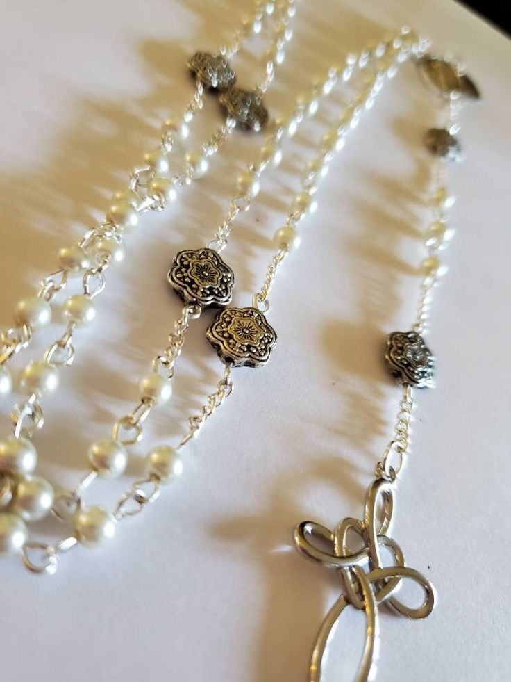 First communion rosary First Communion, Rosary, Chain Styles, Beaded Necklaces, Beauty Book, Beaded Necklace, Handmade Items, Etsy Accessories, Accessory Gift