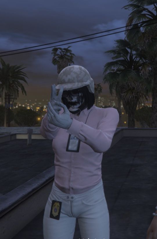 Gta online Y2k Gta Outfits, Girly Gta Outfits, Pretty Gta Online Character, Gta Online Cars Custom Ideas, Gta Woman Outfits, Gta Tryhard Outfits, Gta 5 Outfits Female Aesthetic, Gta V Female Outfits, Gta Girl Character