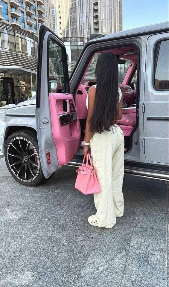 G Wagon Interior, Black G Wagon, Classy Lifestyle, Luxury Lifestyle Girly, Mercedes G Wagon, Luxury Lifestyle Women, Dream Cars Jeep, Rich Girl Aesthetic, Ambitious Women