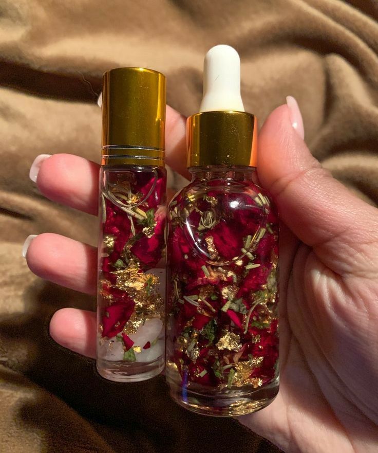 Aphrodite Bath, Oils Aesthetic, Aphrodite Oil, Oil Witchcraft, Beauty Spell, Oil Drawing, Ritual Oils, Love Oil, Rose Bath