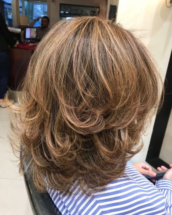 Blowout With Flicked Ends Shoulder Length Hair Balayage, Brown Shoulder Length Hair, Below Shoulder Length Hair, Shoulder Length Hair With Bangs, Layered Haircuts Shoulder Length, Straight Hairstyles Medium, Medium Layered Haircuts, Medium Layered Hair, Medium Length Hair With Layers