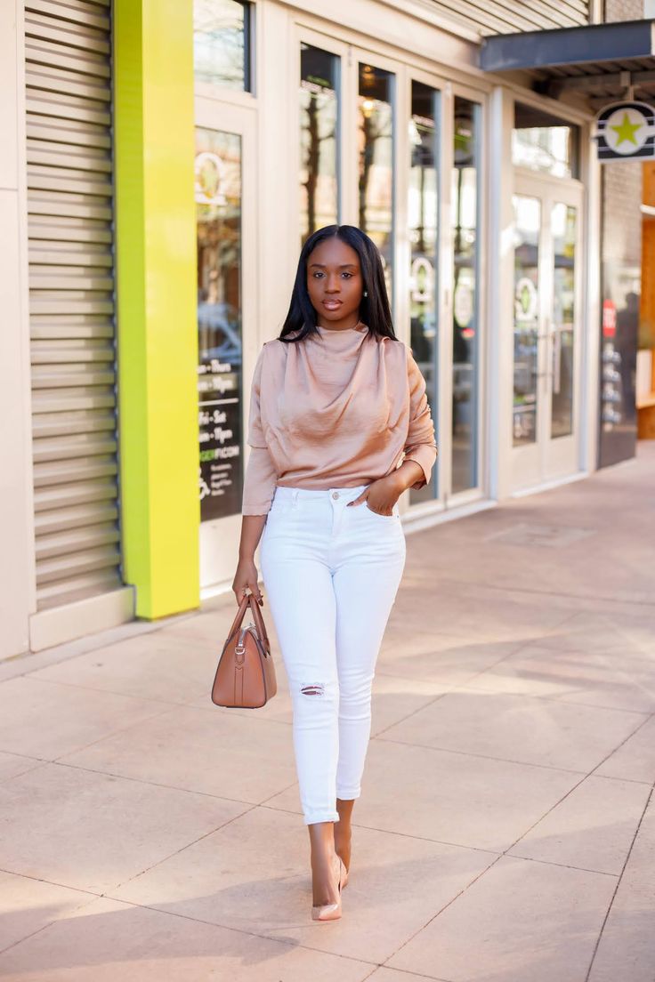 Business Chic Outfits, Brunch Attire, White Jeans Outfit, Outfit Top, Glam Outfit, Jeans Outfit Casual, White And Beige, Jeans Outfits, Latest African Fashion Dresses