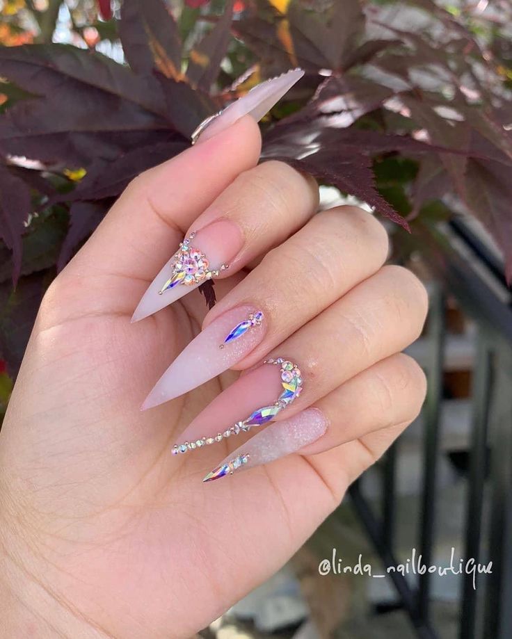 Pink And White Nails, Acrylic Nails Stiletto, Unghie Nail Art, Stiletto Nail Art, White Acrylic Nails, Nails Design With Rhinestones, Stiletto Nails Designs, Glam Nails, Fruit Punch