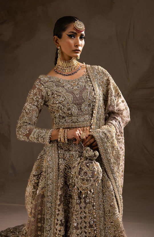 Lehenga and Choli Embellished Pakistani Bridal Outfit is a stunning attire that will give the gorgeous bride a head-turning magnificent look on the big day. Intricate designs and embellishments will give a chic look to this stunning Bridal Lehenga Choli and Dupatta dress. Lehenga Choli: The choli is heavily embellished with glamorous details of shimmering ornaments, tilla, dabka, stones, zardosi, beads, and sitara work. The intricate designs and fine luxurious details make it a perfect choice to Simple Nikkah Outfit, Nikkah Outfit Pakistani Bridal, Wedding Dresses Pakistani Party Wear, Simple Nikkah, Nikkah Outfit, Wedding Dresses Pakistani, Pakistani Bridal Dress, Net Gowns, Bridal Dupatta