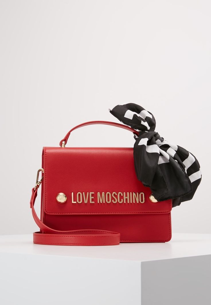 Love Moschino Bag Love Moschino Bag Outfit, Moschino Bag Outfit, Love Moschino Bag, Fashions Designs, Moschino Bag, Moschino Bags, Luxury Lifestyle Dreams, Girly Accessories, Luxury Bag