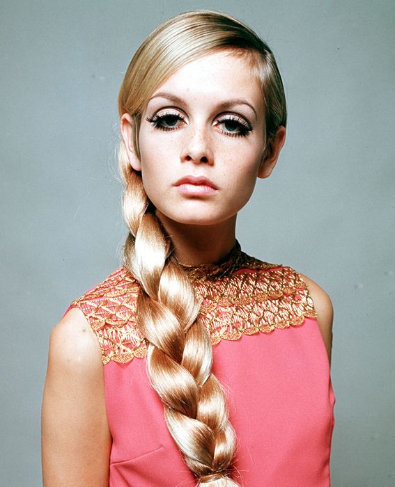 Twiggy Makeup, Winter Beauty Tips, Twiggy Fashion, Patti Hansen, Mod Girl, Lauren Hutton, Brow Shaping, Vintage Makeup, Cut Crease