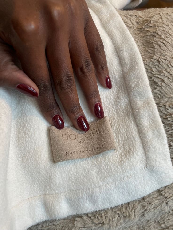 Christmas Burgundy Nails, Berry Nail Color Fall, Dark Brown Oval Nails, Short Oval Burgundy Nails, Wine Red Manicure, Oval Burgundy Nails, Maroon Gel Nails, Maroon Nails Short, Dark Red Gel Nails