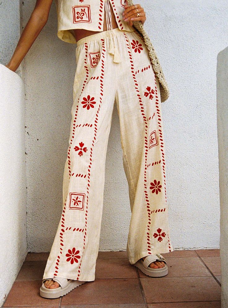 Grazia Pants Cream / Red Mexico Birthday Outfit, Beach Vacation Clothes, Mexico Outfits, Eclectic Outfits, Outfits Floral, Pants Cream, Embroidered Pants, Mexican Party, Fleece Dress