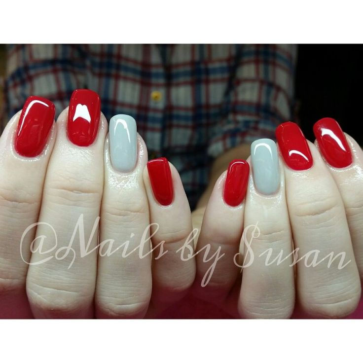 Red and grey Gel Nails Grey And Red Nails, Dip Nails Red, Red And Grey Nails, Grey Nails Design, Trendy Nails Grey, Best Nails Design, Grey Gel Nails, Nails Grey, Black Nails With Glitter