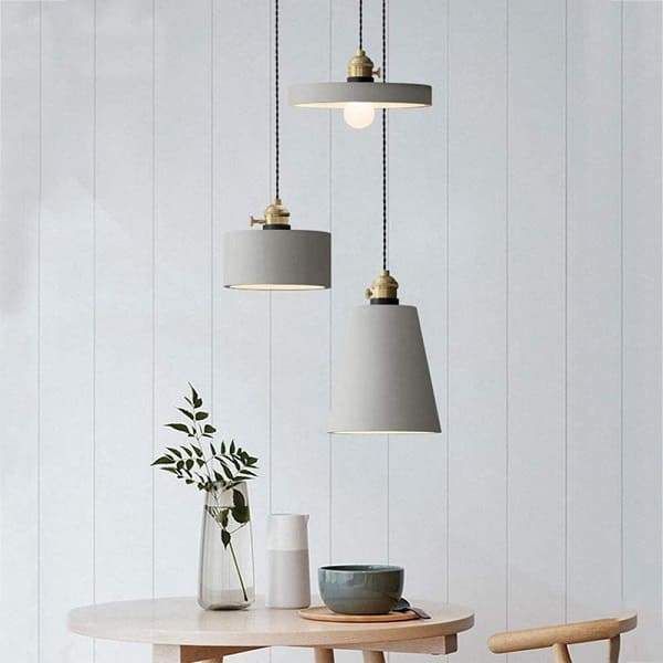 Beautifully crafted minimalist concrete pendant light inspired by New York Loft style and Nordic Minimalism. Combined with fabric braided cord, this simple and understated pendant will surely add a chic vibe to your loft or space.Four styles are available, choose your favourite in the drop down menu. Number of bulbs 1 Power 100- 240V (Worldwide Compatible) Fitting type E27 Screw In Type Material Concrete resin. Braided Cord. Colour Concrete Grey Measurements - Model A: 15.5cm D x 20.5cm H - 4.5K New Yorker Loft, Cement Pendant Light, Concrete Pendant Light, Concrete Pendant, New York Loft, Loft Stil, Interior Minimalista, Style Loft, Concrete Design