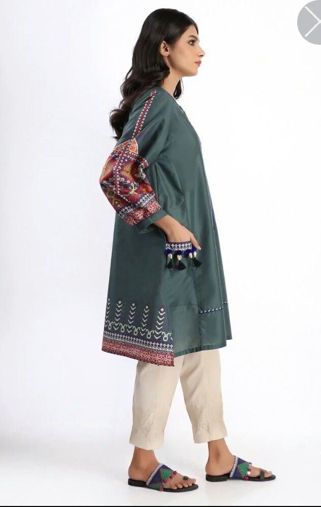 Plain Frock Designs, Shirt Design Pakistani, Shirts Designs Pakistani, Pocket Shirt Design, Plain Suits, Kurta Shirt, Pakistani Party Wear Dresses, Frock Designs, Kurti Dress