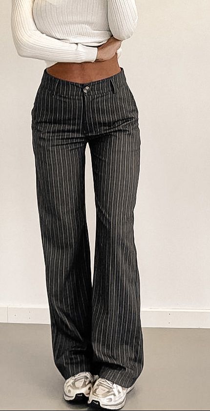 Black Trousers Aesthetic, Pinstripe Pants Outfit, Trousers Aesthetic, 6th Form Outfits, Form Outfits, 6th Form, Sixth Form, Dream Fashion, Winter Styles