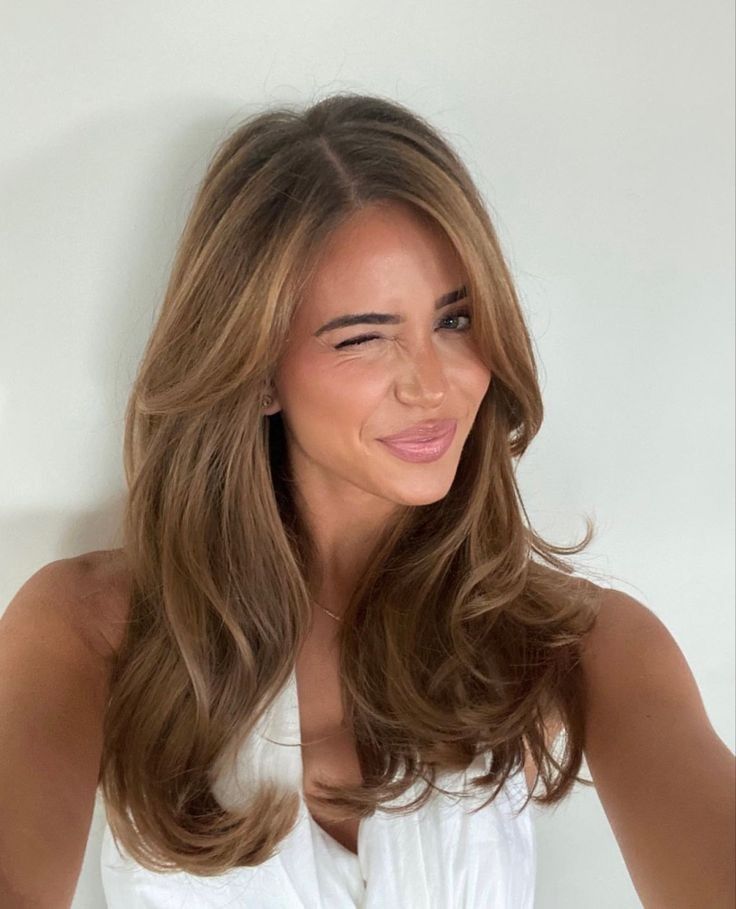 Rambut Brunette, Going Blonde, Honey Brown Hair, Brown Hair Looks, Dreamy Aesthetic, Brown Hair Inspo, Brunette Hair With Highlights, Honey Blonde Hair, Hair 2024