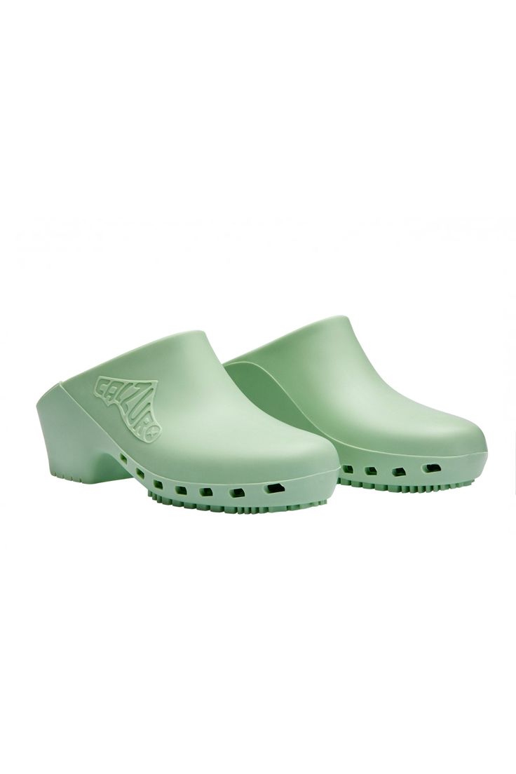 Calzuro Classic Clogs — Everybody.World Functional Slip-resistant Closed Toe Clogs, Functional Non-slip Ergonomic Clogs, Functional Ergonomic Non-slip Clogs, Slip-resistant Green Slip-on Clogs, Green Slip-resistant Slip-on Clogs, Green Slip-on Slip-resistant Clogs, Non-slip Round Toe Functional Clogs, Functional Non-slip Clogs With Round Toe, Functional Non-slip Round Toe Clogs