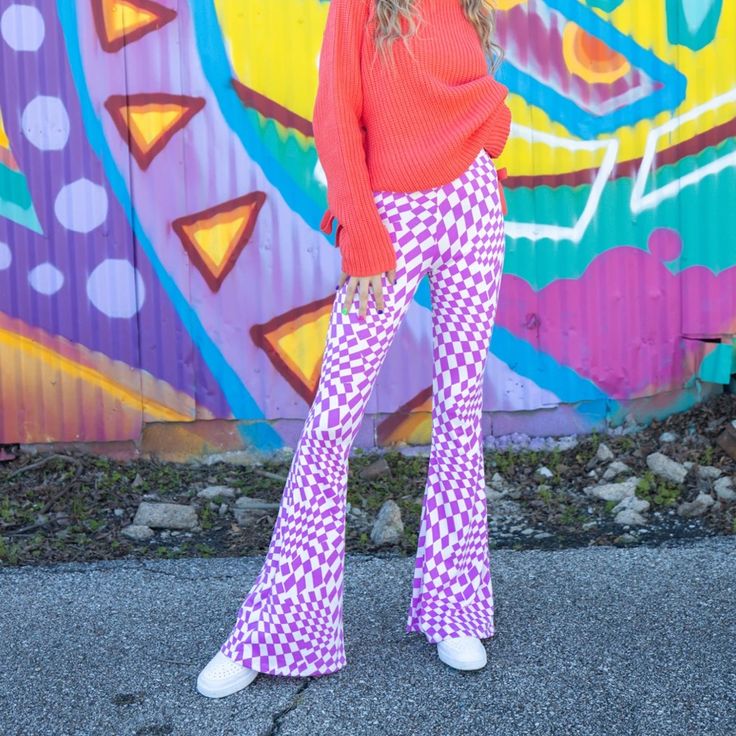 Your Favorite Flare Pants Meet Your Favorite Pattern. Checkers Are Trending With No Signs Of Stopping! So Snag These Checkered Flare Pants While You Can! They Are Extremely Stretchy And Soft To The Touch. Pair With Your Favorite Oversized Sweaters And Tees! Seen Paired With The On The Road Sweater. True To Size. 96% Poly 4% Spandex Model Is 5'7 Wearing A Size Small. Purple Checkered Pants Outfit, Trendy White Fall Leggings, Retro White Pants For Fall, Trendy White Flare Bottoms, Chic Stretch Plaid Bottoms, White Stretch Retro Pants, White Retro Stretch Pants, Retro White Stretch Pants, White Stretch Retro Bottoms