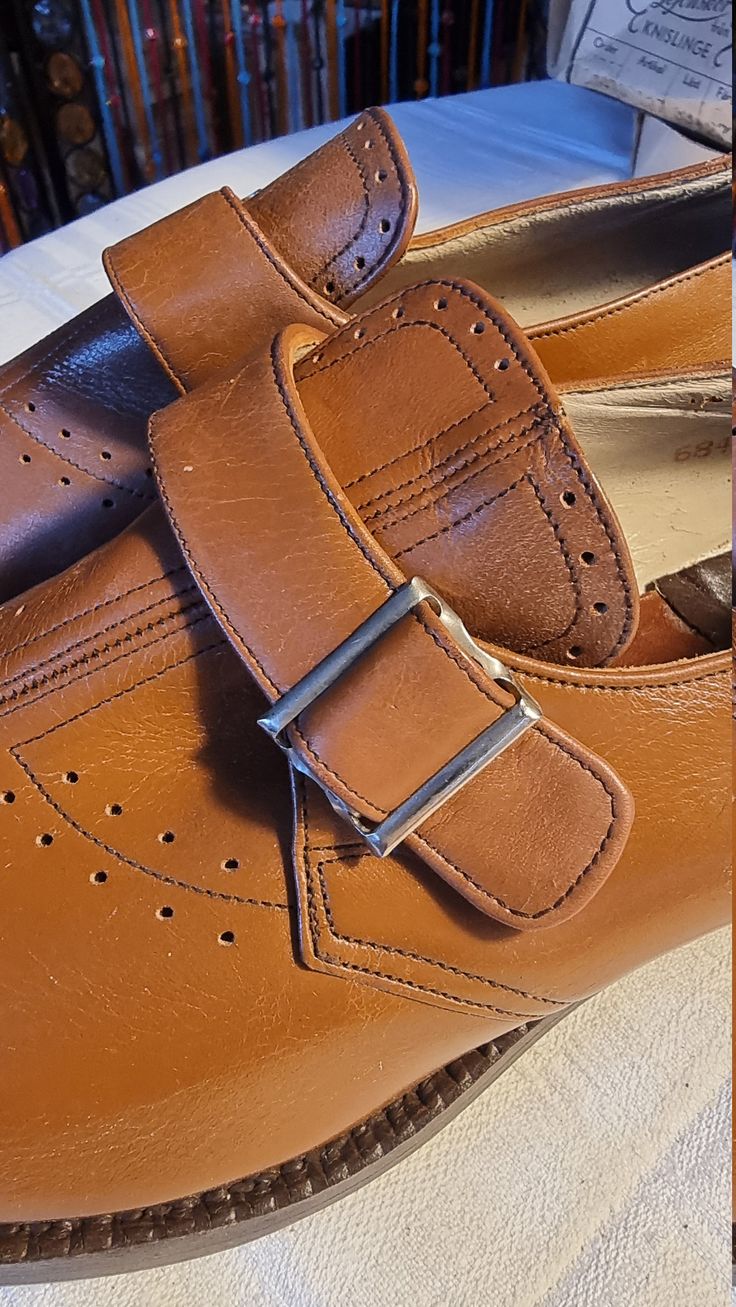 "Shoes in leather with welt sewn soles Size 38 = 25.5 cm width 9 cm Size 39=26 cm Size 40= 26.7 cm Heel 2 cm Our shoes have never been used and are in excellent condition. Most of our pairs will be delivered in original carton. As they have been in storage for 40+ years, they can have a bit of an \"attic\" smell. If you use your shoes this will be gone quite fast. If you buy many pairs we will refund any excess freight Always use shoehorn when you put your shoes on" Vintage Brown Monk Strap Shoes With Round Toe, Brown Slip-on Court Shoes For Business, Classic Heels With Leather Footbed And Round Toe, Classic Round Toe Heels With Leather Footbed, Retro Almond Toe Oxfords For Workwear, Retro Leather Slip-on Shoes, Retro Brogue Oxfords With Closed Toe, Retro Brogue Detailing Closed Toe Oxfords, Vintage Fitted Oxfords With Pointed Toe