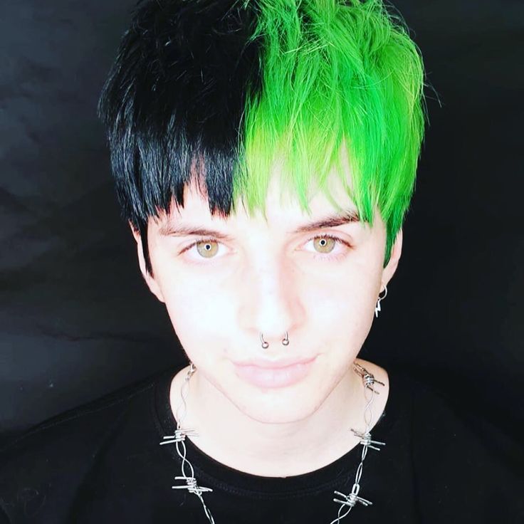 Green Hair Men, Black And Green Hair, Hair Color Placement, Neon Green Hair, Split Dye, Dyed Hair Men, Split Dyed Hair, Short Red Hair, Goth Hair