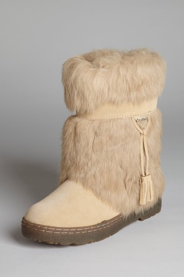 bear paw boots with the furr Bear Paw Boots, Western Room, Bear Paw, Boot Jewelry, Warm Boots, Lazy Day Outfits, Bear Paws, Warm Autumn, Bearpaw Boots