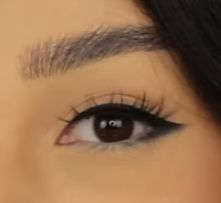 How To Do Puppy Eyeliner For Hooded Eyes, Eyeliner Ideas For Big Eyes, Downturned Eyeliner Looks, Round Almond Eyes Eyeliner, Almond Eyes Eyeliner Aesthetic, Eyeliner Ideas For Round Eyes, Eyeliner Styles Round Eyes, Simple Eyeliner For Almond Eyes, Puppy Dog Liner Makeup