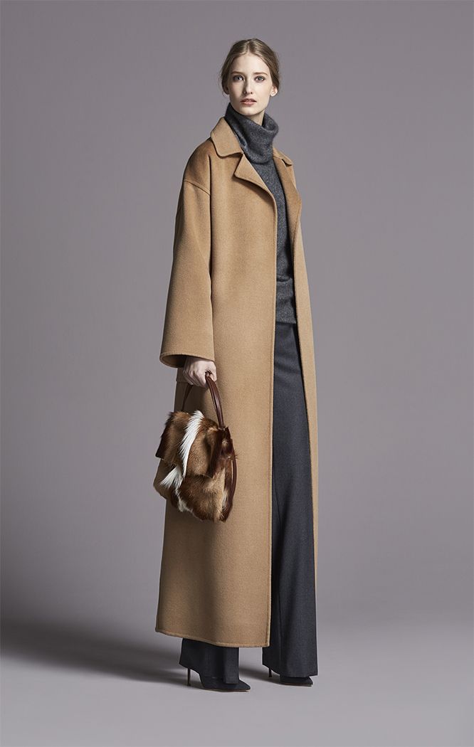 CH Collection Fall-Winter 2015 Women Long Camel Coat, Ch Carolina Herrera, Stylish Coat, Camel Coat, Coat Outfits, 가을 패션, Fall 2015, Winter Fashion Outfits, Carolina Herrera