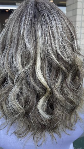 White Hair Highlights, Hair Lights, Medium Blonde Hair, Half Bun, Grey Hair Transformation, Ash Blonde Hair Colour, Ashy Blonde, Textured Haircut, Grey Hair Inspiration