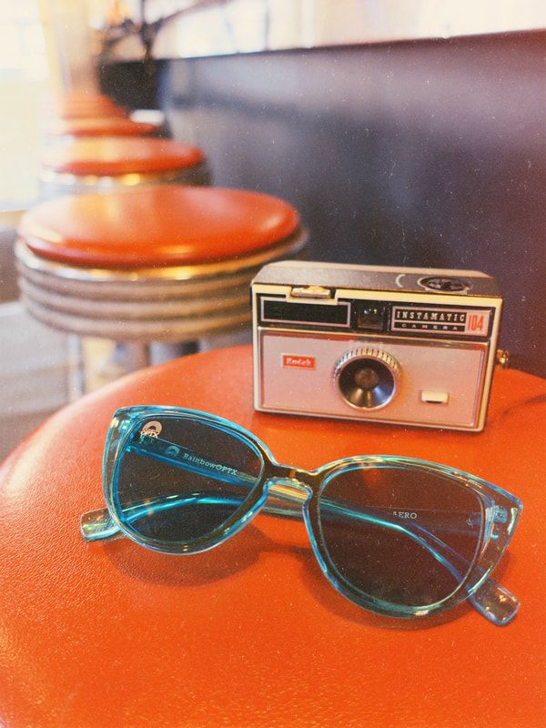 Vintage Vibes Retro, 1950s Aesthetic, 50s Vibes, Diner Aesthetic, Instagram Feed Planner, Vintage Diner, Vintage Sunglasses Retro, Retro Graphic Design, Mood Images