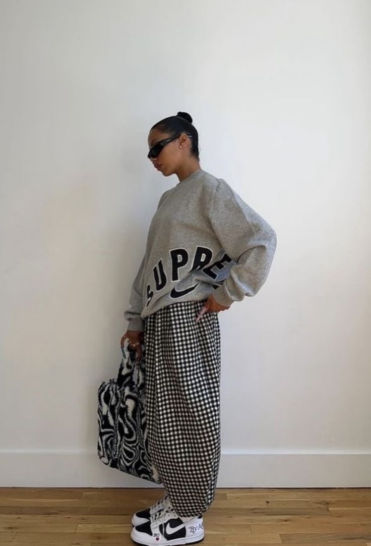 Wuzgood Outfits, Feminine Streetwear Aesthetic, Wuzg00d Outfits, Monochrome Summer Outfit, Genderless Aesthetic, Spring Street Fashion, Streetwear 2024, Spring Basics, Outfit Ideas 2024