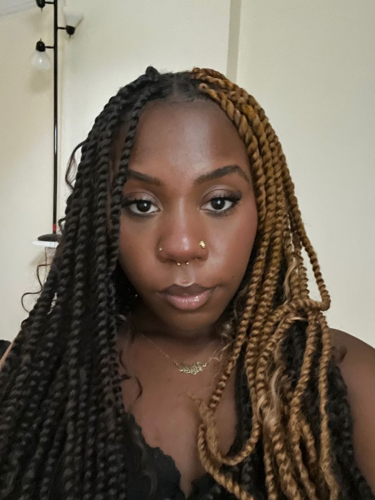 Spilt Dye Box Braids, Split Dye Hair Natural Colors, Split Dye Natural Colors, Split Dye Faux Locs, Split Dye Braids, Dye Natural Hair, Boho Passion Twists, Style Twists, 2 Tone Hair