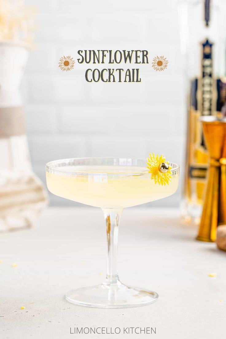 Lillet Blanc Cocktails, Sunflower Cocktail, Gin Drink Recipes, Corpse Reviver, Unique Cocktail Recipes, Gin Cocktail Recipes, Gin Drinks, Gin Cocktail, Beer Cocktails