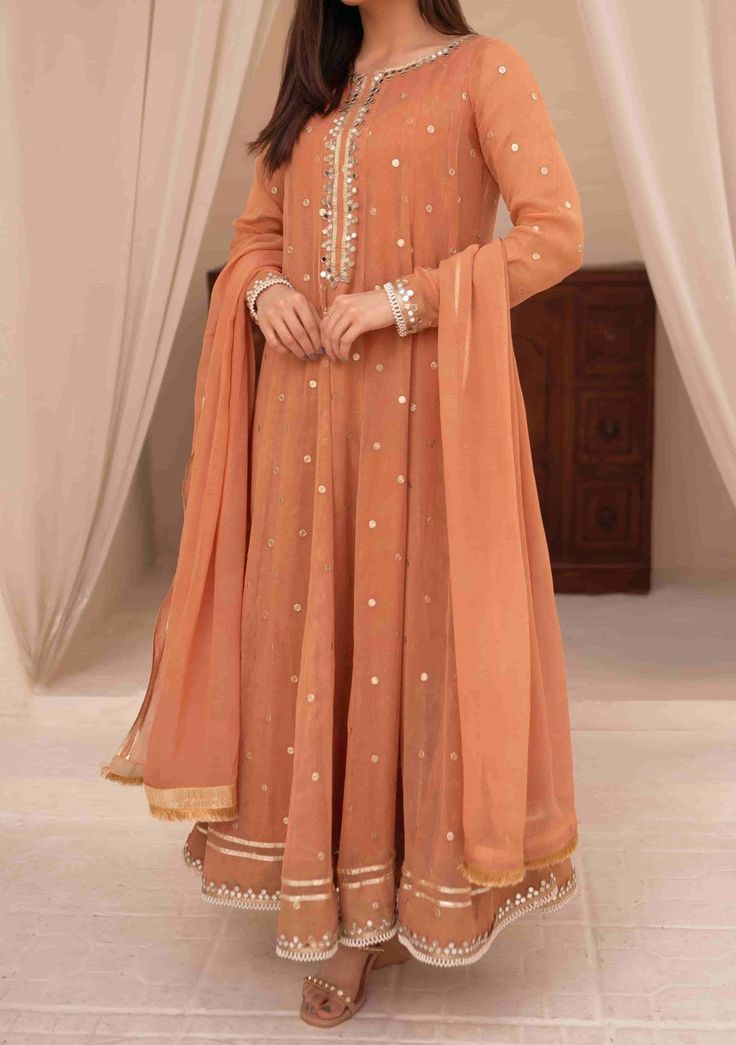 Mother Ready Made Chiffon Anarkali - db25928 Chiffon Anarkali, Wedding Outfits Indian, Anarkali Suits Designer, Batik Print Dress, Anarkali Lehenga, Lehenga Style, Readymade Saree, Casual Party Dresses, Organza Dress